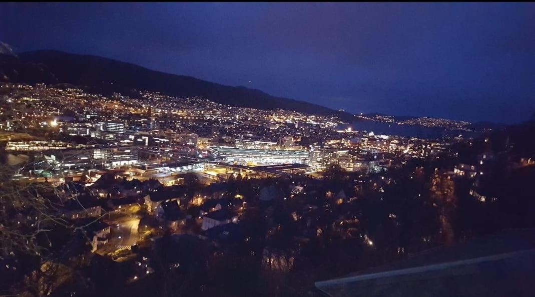 Spacious And Beautiful Apartment In Bergen With Free Parking 外观 照片