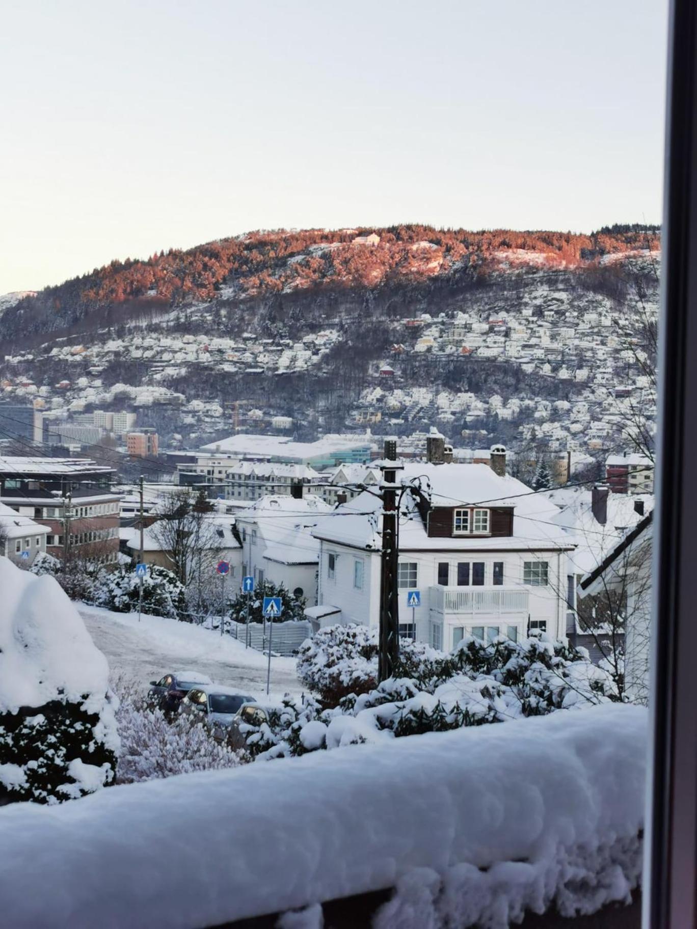 Spacious And Beautiful Apartment In Bergen With Free Parking 外观 照片