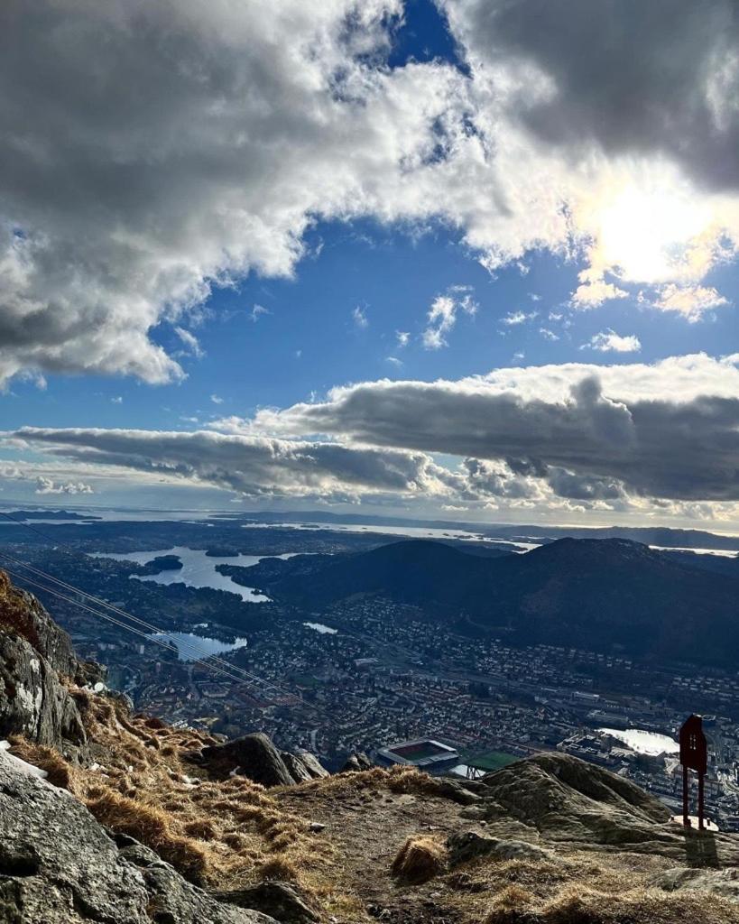 Spacious And Beautiful Apartment In Bergen With Free Parking 外观 照片